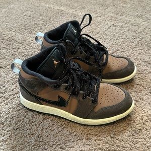 Youth Air Jordan 1 Mid SE PS 'Earth Tone'